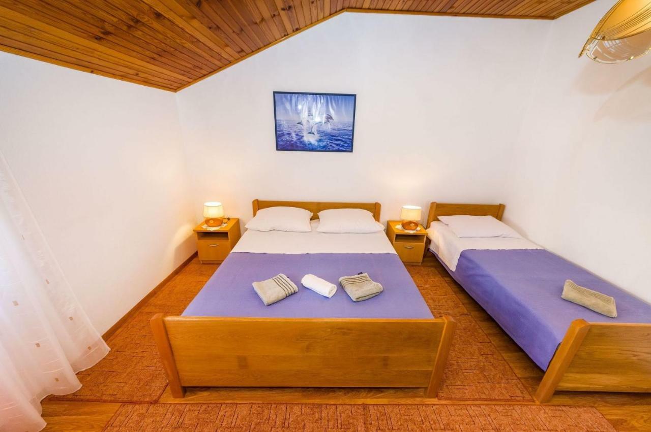 Apartment Matkos - With Garden And Terrace Nin Bagian luar foto