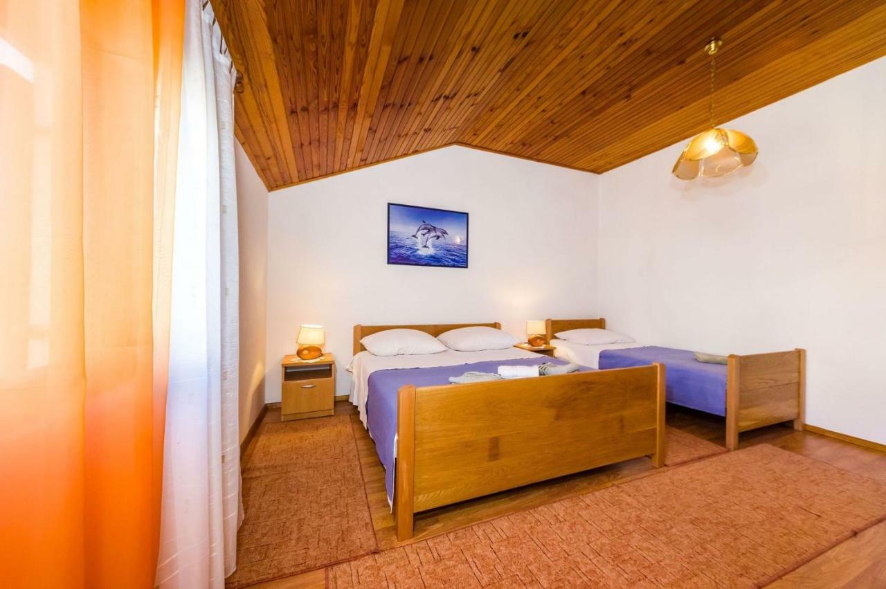 Apartment Matkos - With Garden And Terrace Nin Bagian luar foto